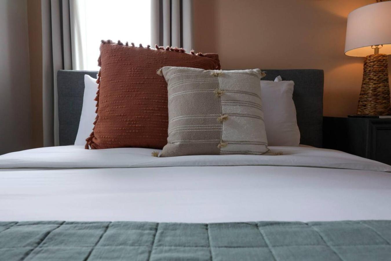 Stunning West End Walkable Area * Nashville