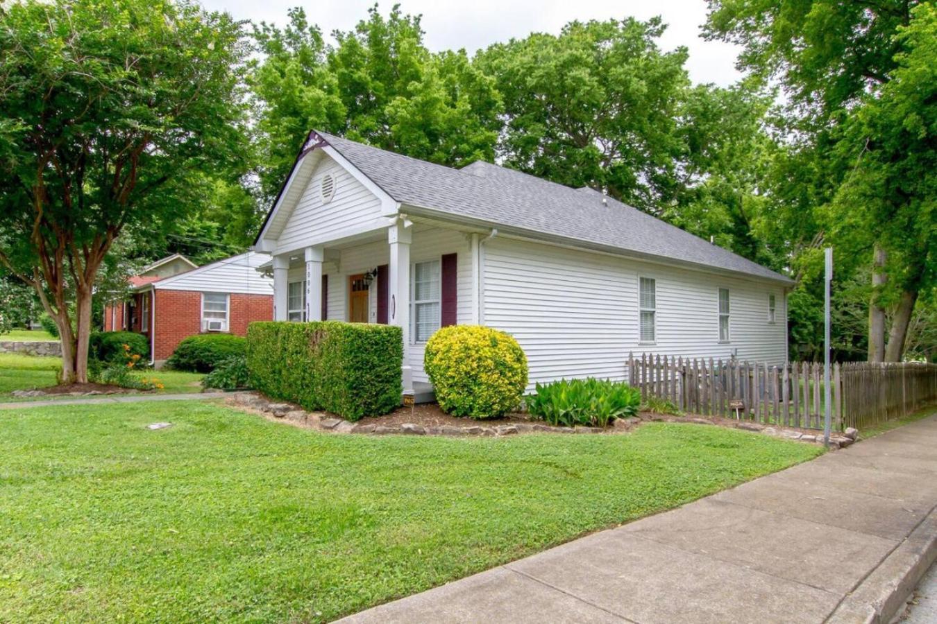 Metropolitan Huge Private Backyard Holiday home Nashville