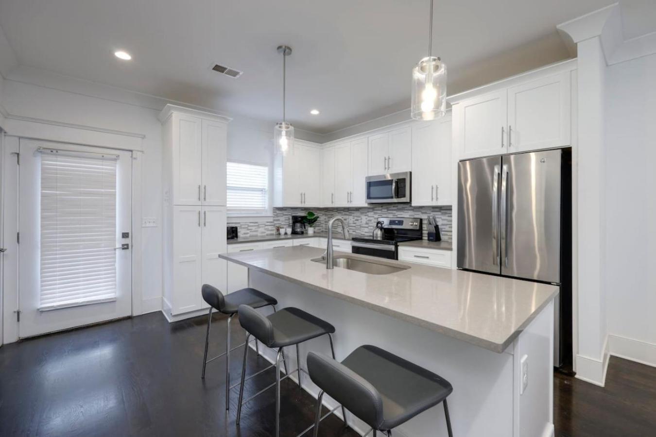 Holiday home Minutes To Broadway Modern Gated Townhome Nashville