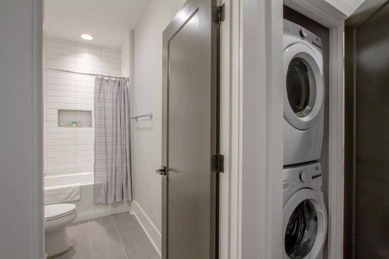 Large Impressive Townhome Private Viewing Terrace Holiday home *