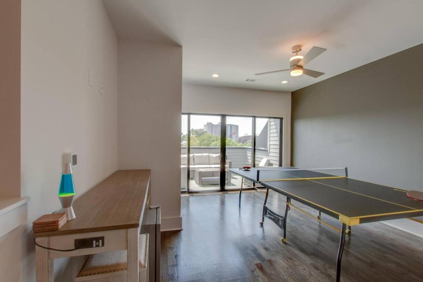 Large Impressive Townhome Private Viewing Terrace