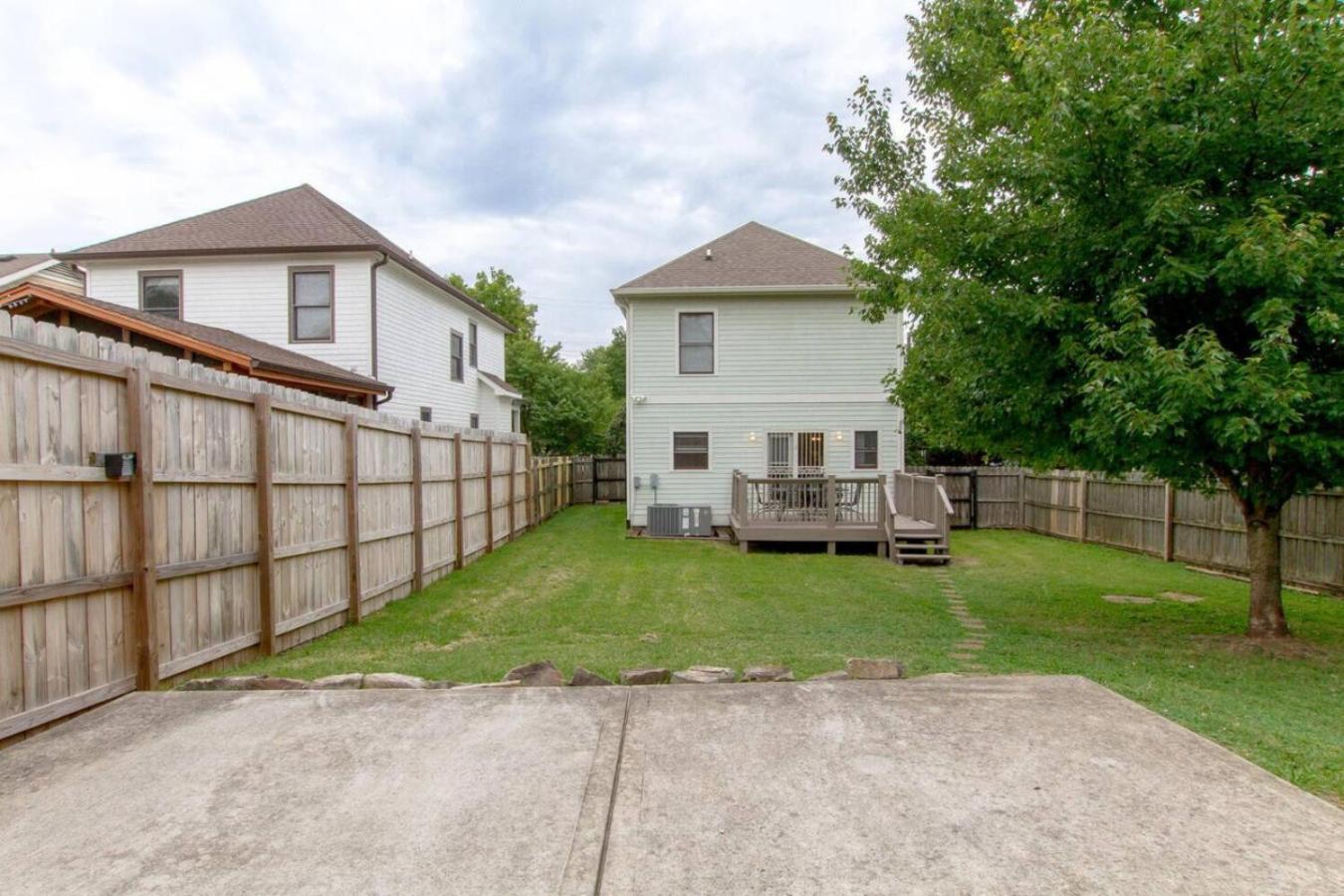 Holiday home Southern Comfort Huge Private Backyard *