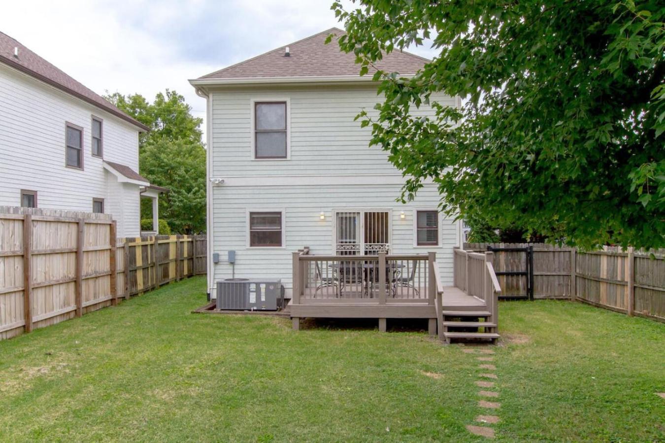 Southern Comfort Huge Private Backyard Holiday home Nashville