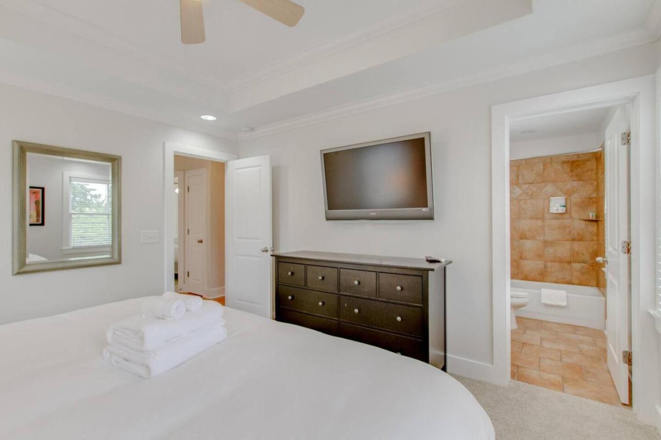 Southern Comfort Huge Private Backyard Holiday home Nashville