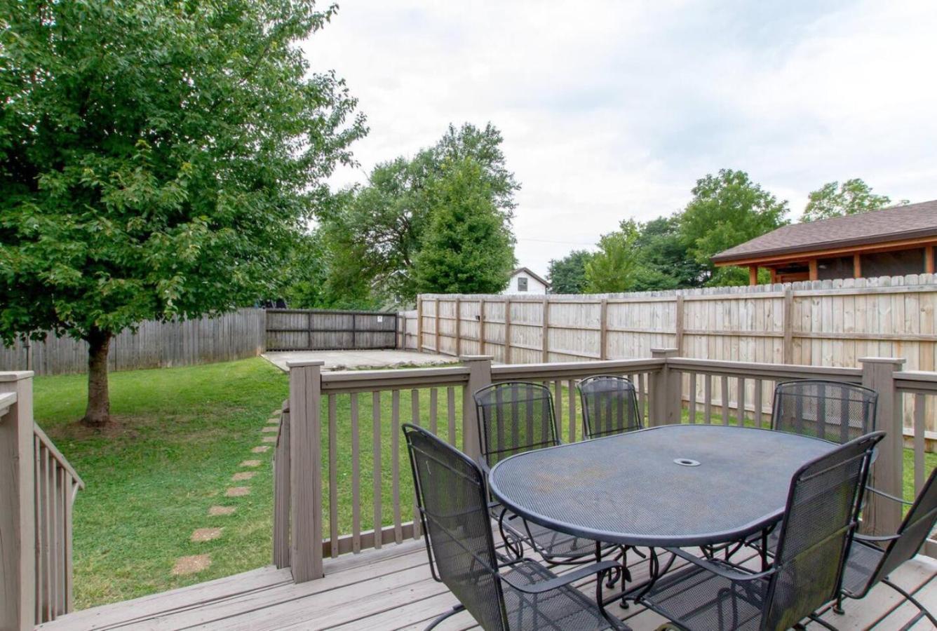 Southern Comfort Huge Private Backyard Holiday home *