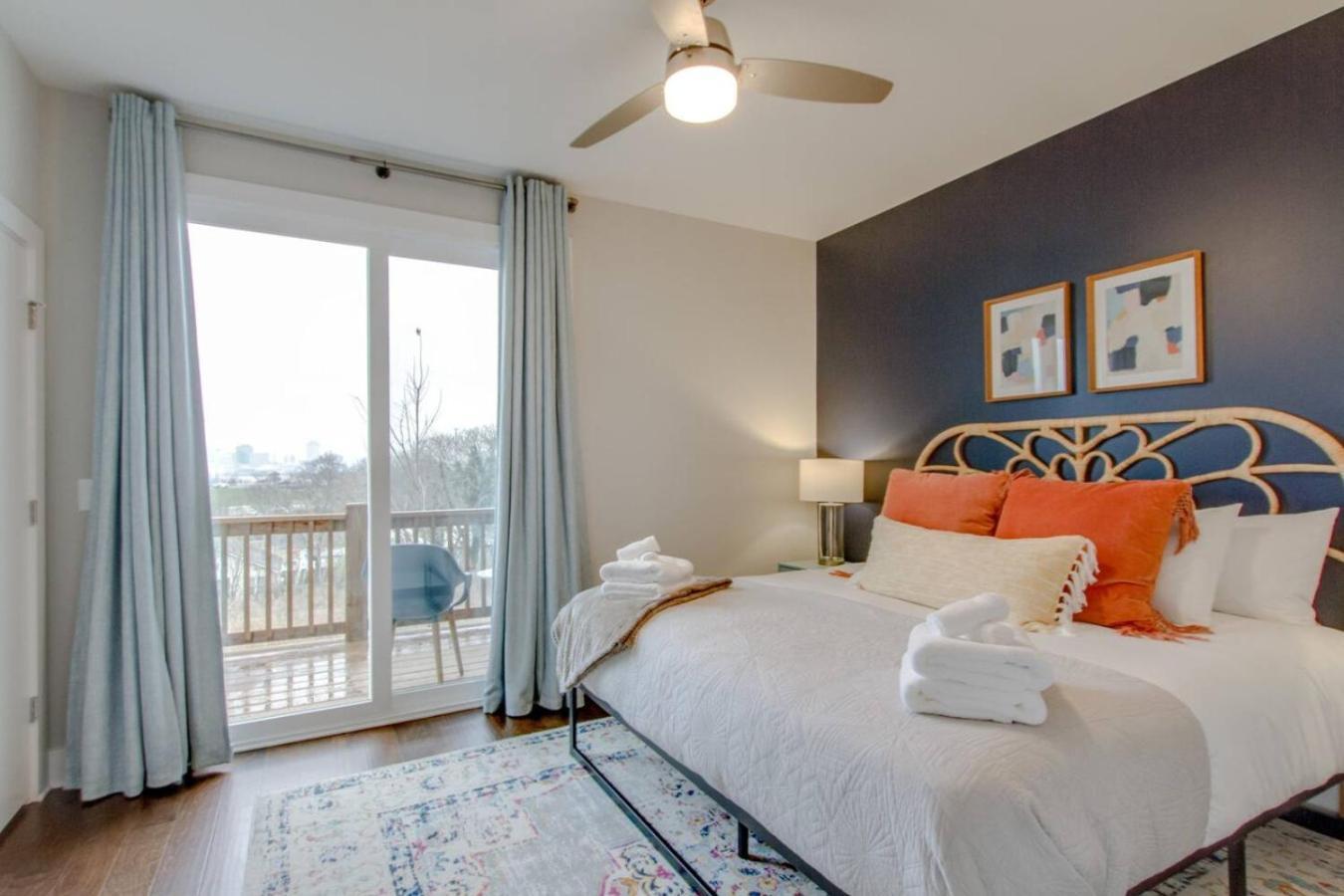 Skyline Views Romantic Fun Downtown Location Holiday home