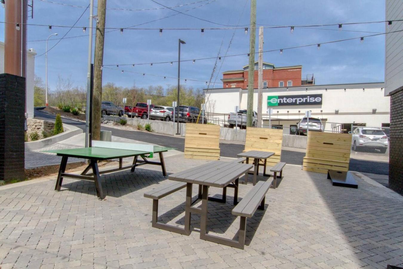 Holiday home Slick Floor Deck Walk To Gulch And Downtown Nashville