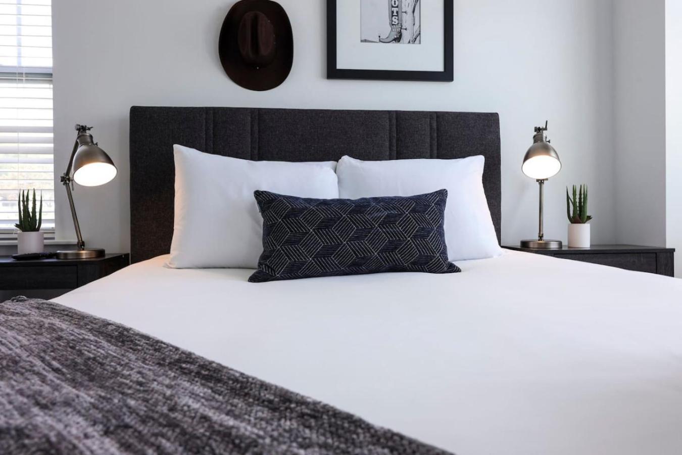 Minutes To Broadway Stunning Townhome Holiday home Nashville