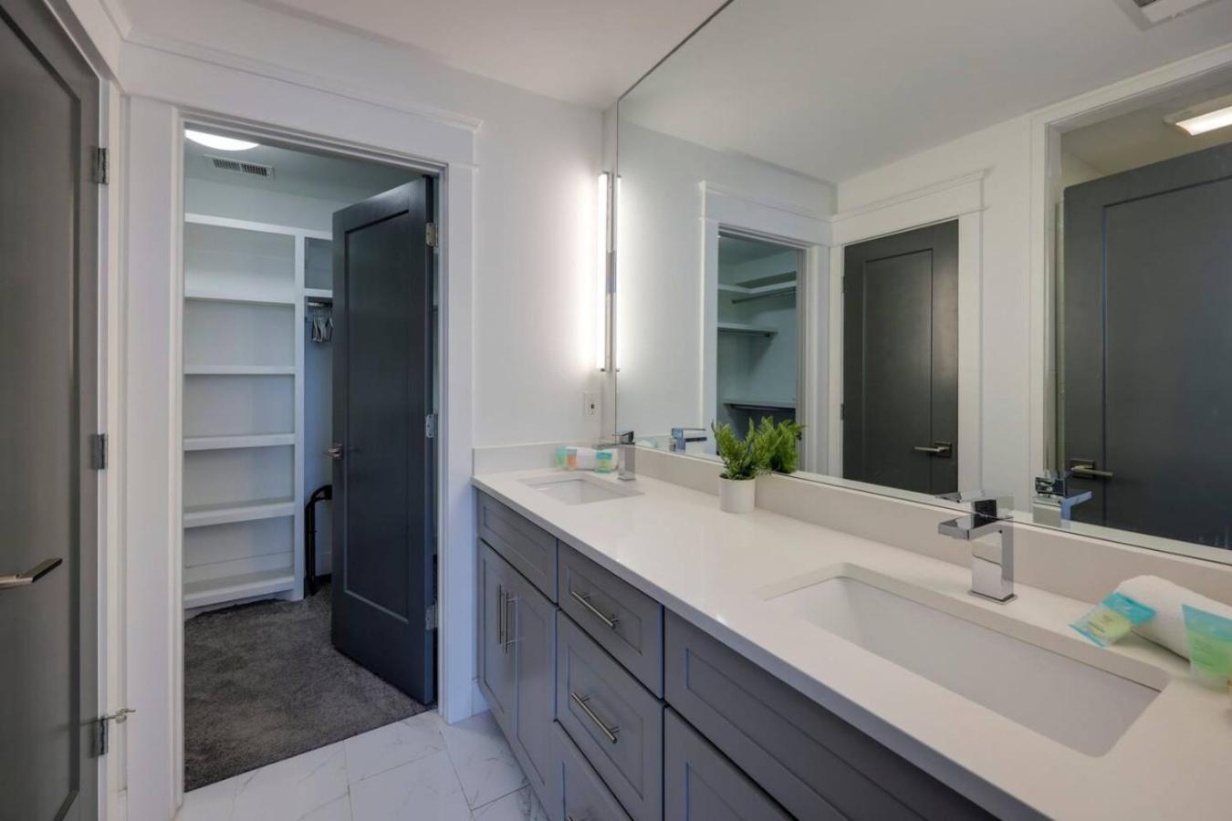 Holiday home Minutes To Broadway Stunning Townhome Nashville