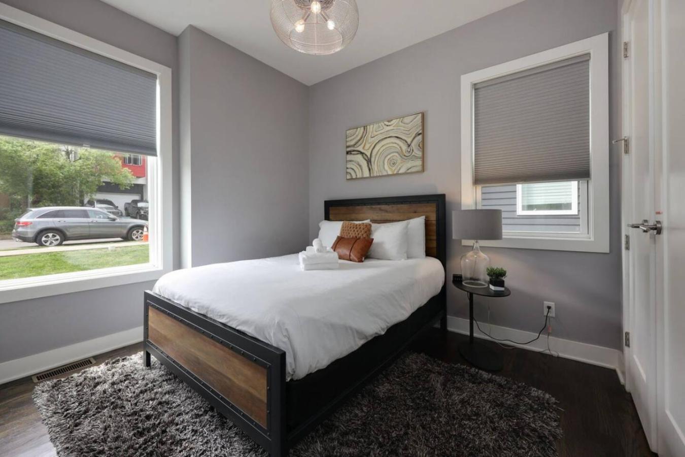 Southside Extraordinaire Walk To Gulch Lux Four Bedroom Holiday home Nashville