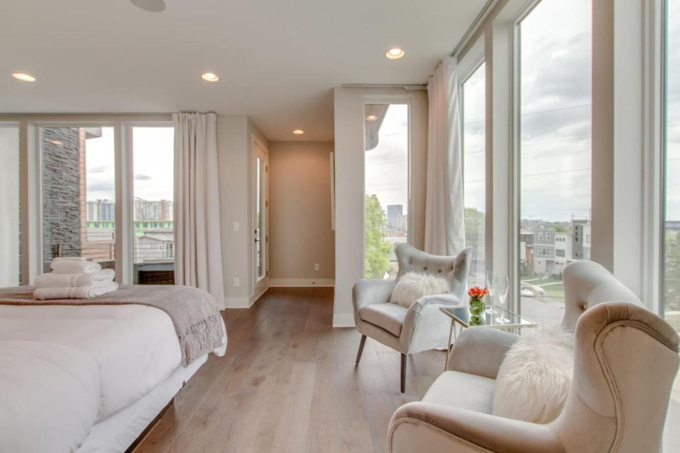 Holiday home The Dove Downtown Modern Huge Rooftop Deck Gulch