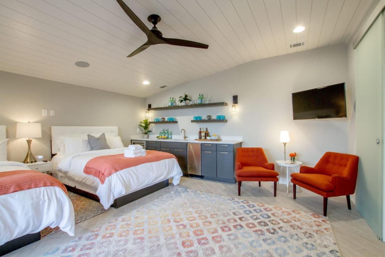 Holiday home The Dove Downtown Modern Huge Rooftop Deck Gulch Nashville
