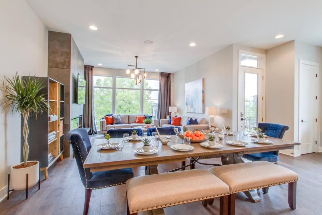 Holiday home The Dove Downtown Modern Huge Rooftop Deck Gulch Nashville