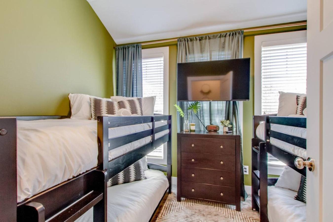 Holiday home Supreme Luxury Minutes To Downtown Five Full Baths *