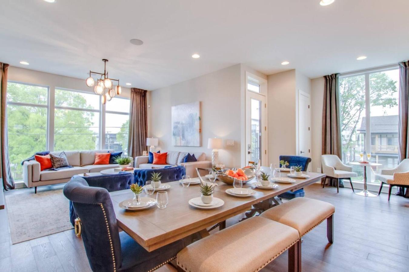 The Dove Downtown Modern Huge Rooftop Deck Gulch Holiday home Nashville
