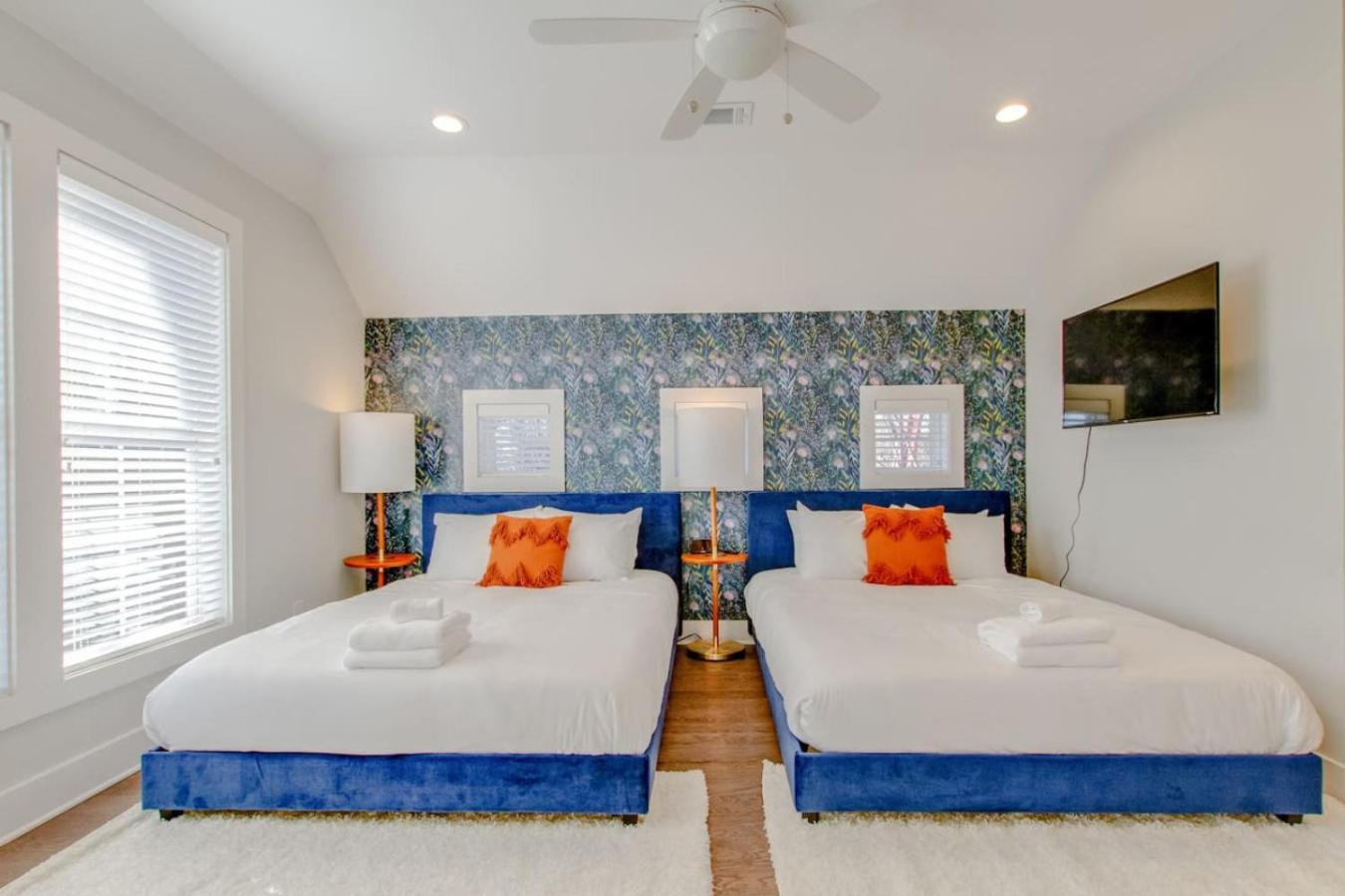 Holiday home Supreme Luxury Minutes To Downtown Five Full Baths