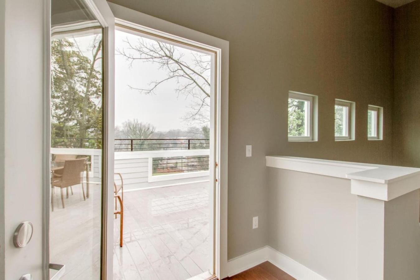 Holiday home Ultra Modern Pad Minutes To Downtown Comfortable Beds *