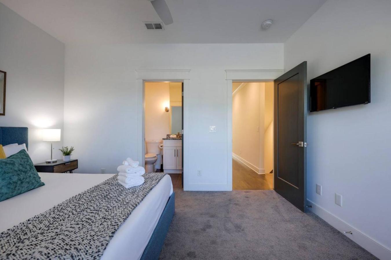 West Side Charmer Convenient Location * Nashville