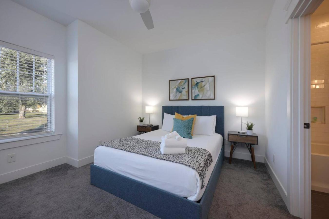 West Side Charmer Convenient Location Holiday home