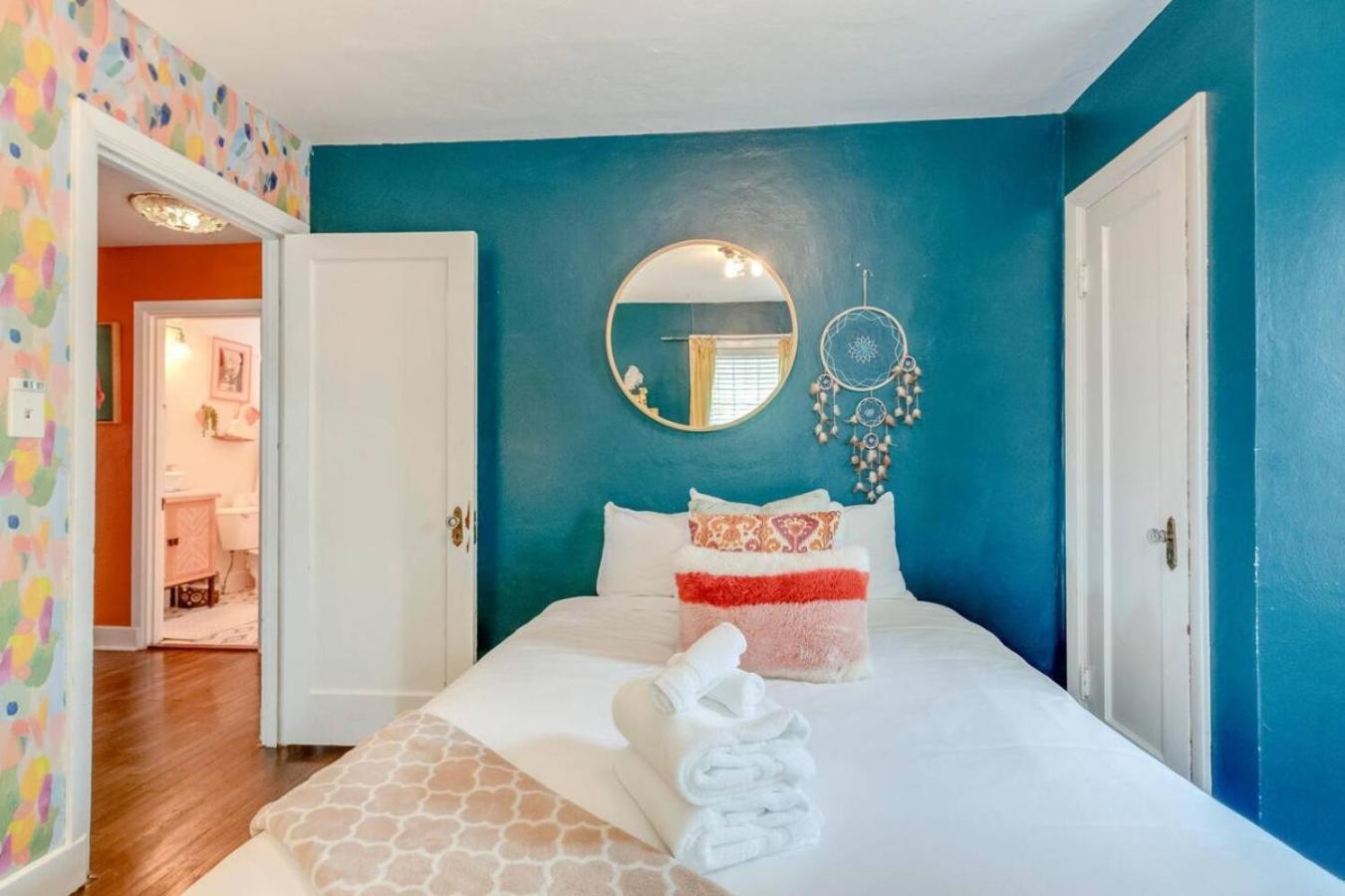 Unique And Stylish East 3 Bedroom 2.5 Bath Holiday home *