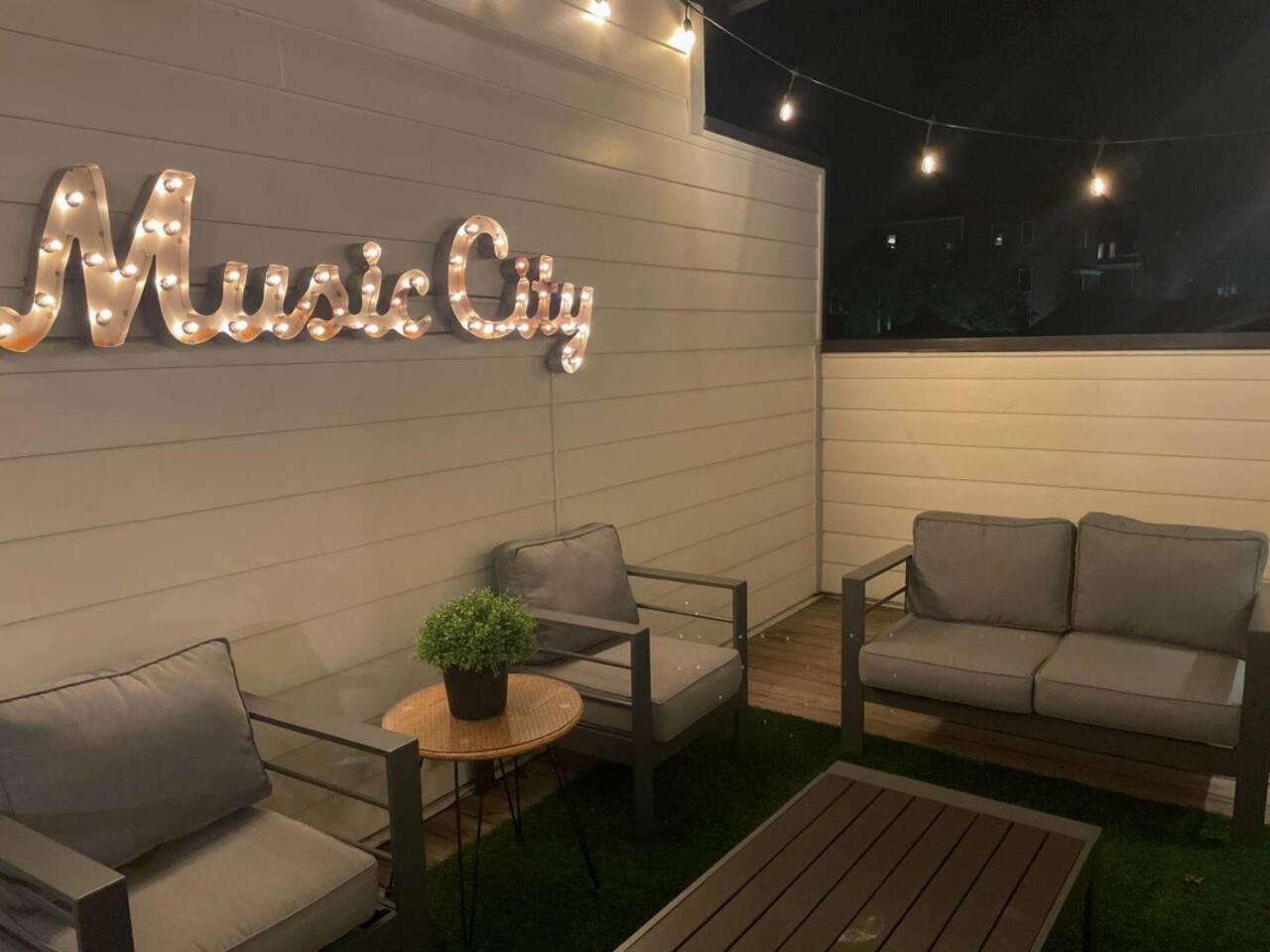 Urban Living- Rooftop Hangout- Hillsboro Village Holiday home