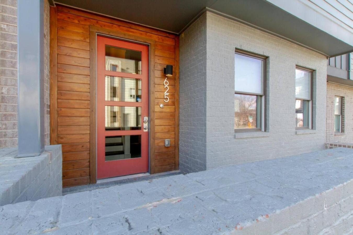 Modern Townhome With Gorgeous Patio Space Nashville
