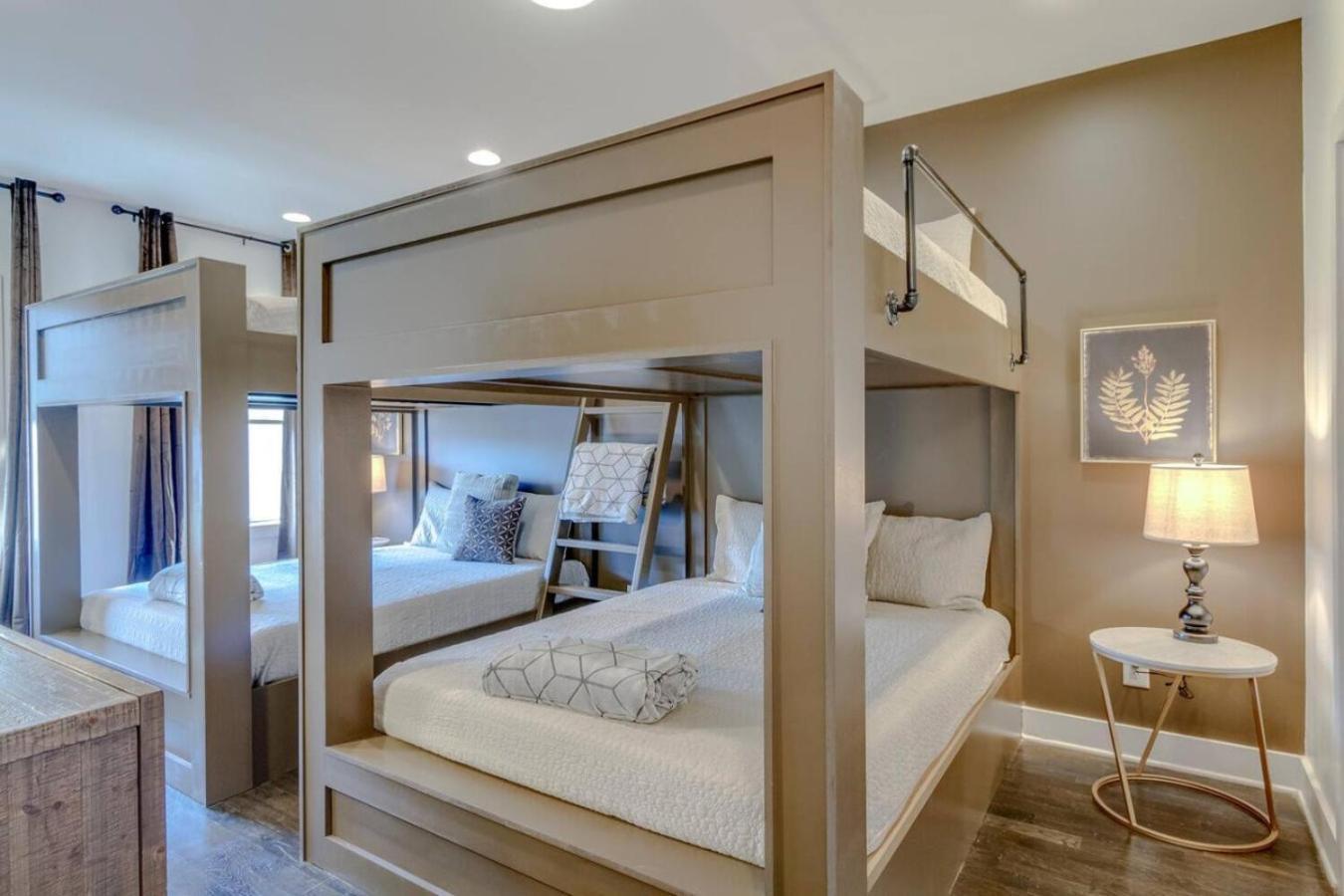 Modern Townhome With Gorgeous Patio Space Holiday home Nashville