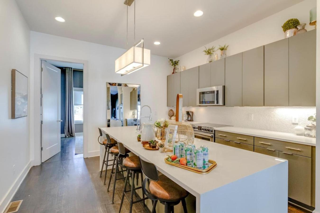 Holiday home Modern Townhome With Gorgeous Patio Space
