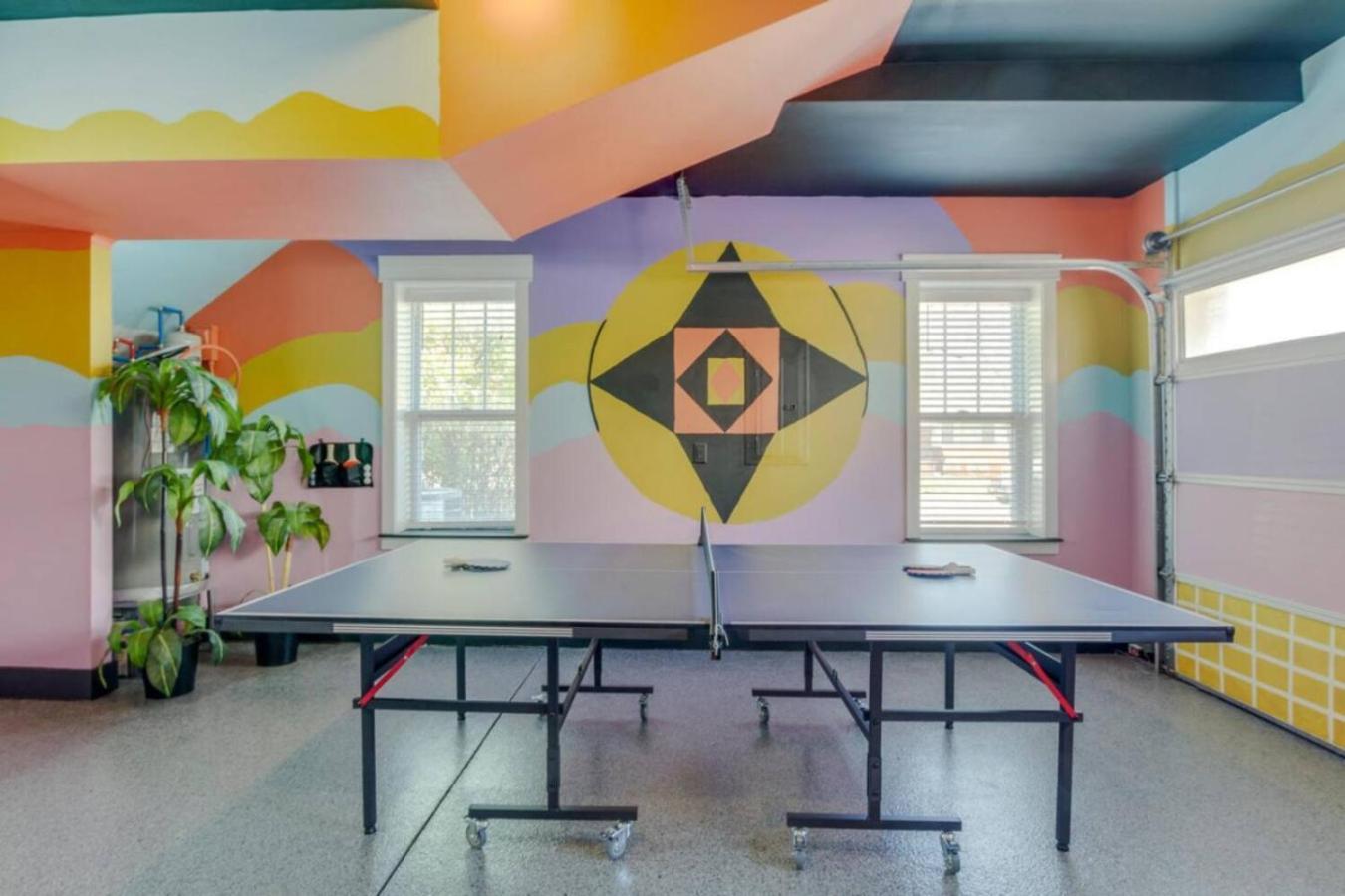 Belmont Beauty Game Near Downtown Holiday home
