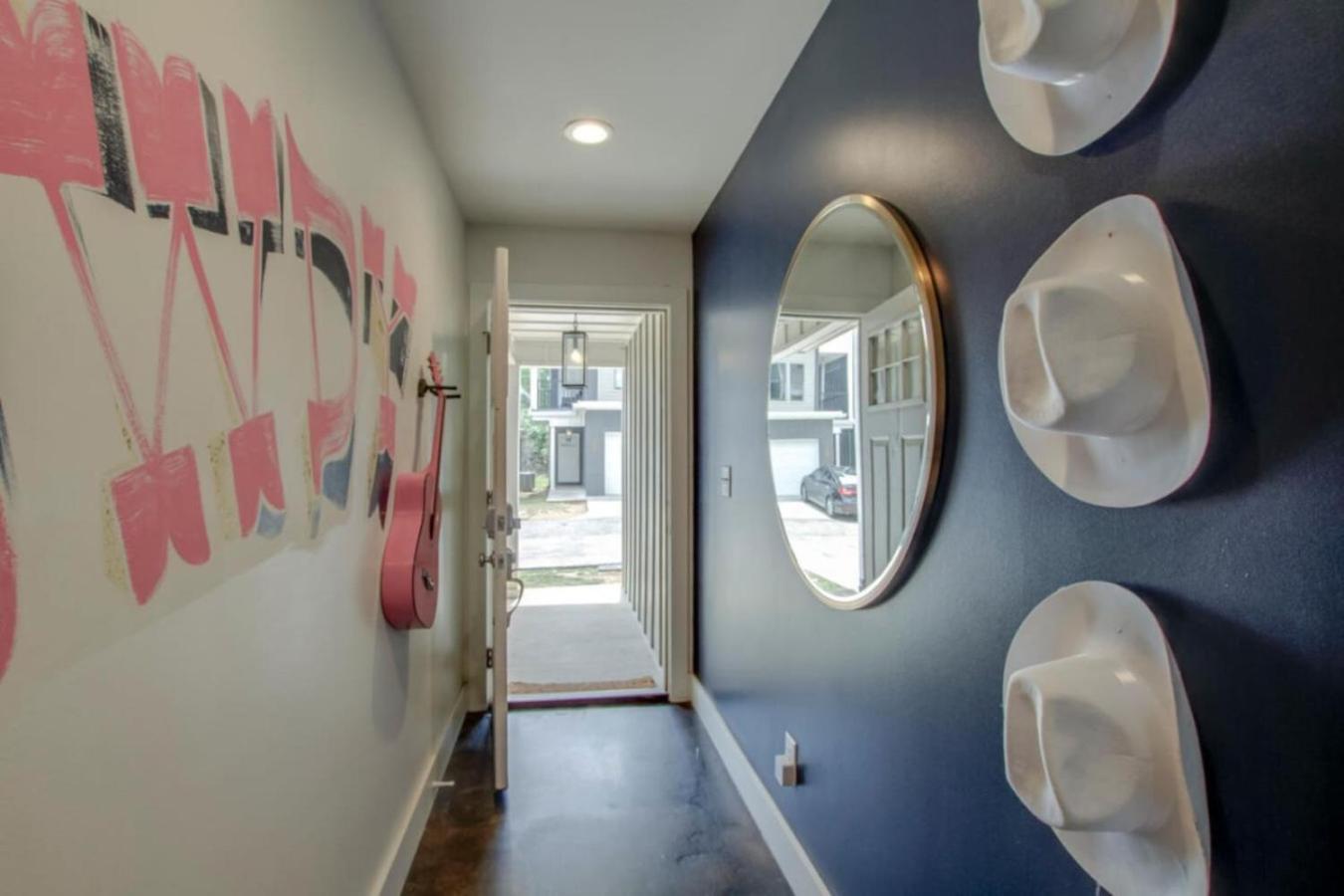 Holiday home Howdy House New And Trendy With Rooftop Deck *