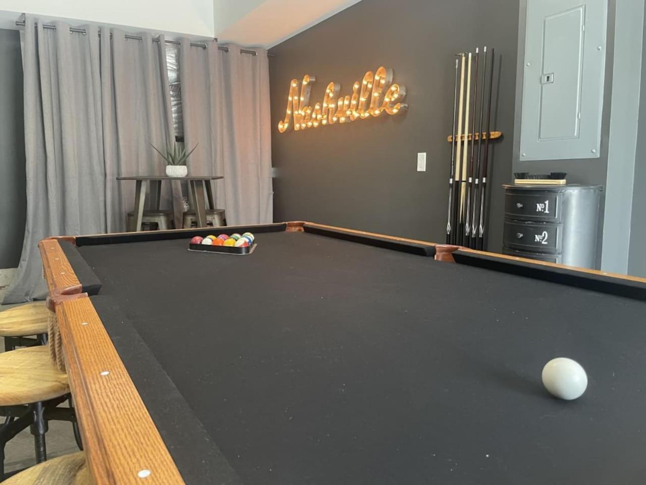 Holiday home North Hideaway- Game Room- Spacious