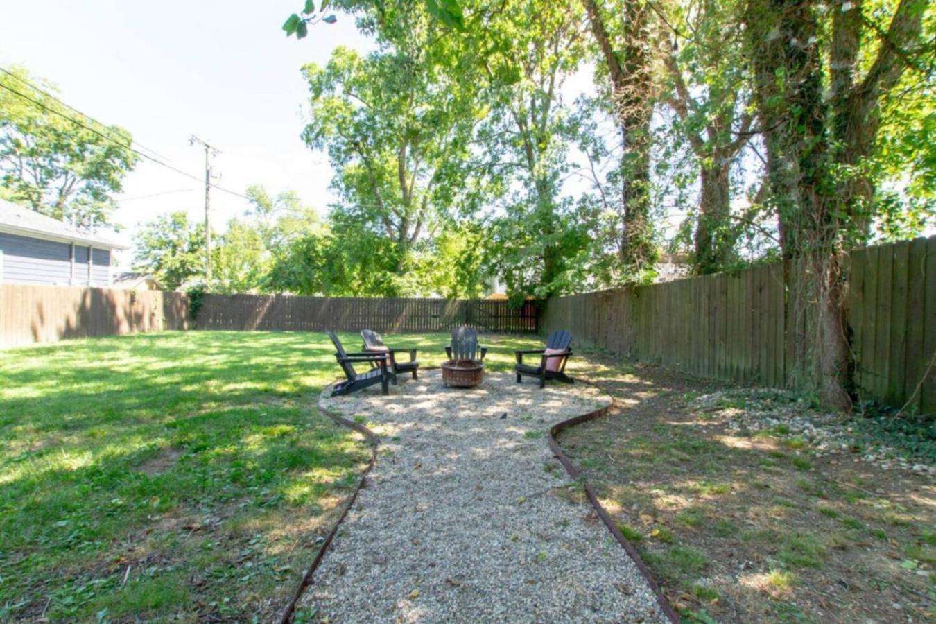 East Nash Enclave Movie Private Yard Holiday home Nashville