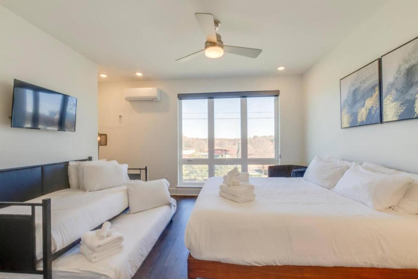 Holiday home Sleek Large Retreat 9 Beds Modern Kitchen Nashville