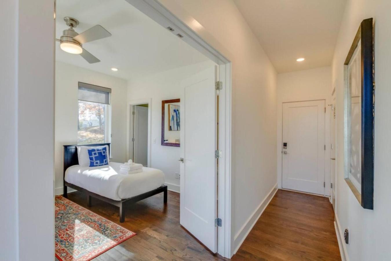 Sleek Large Retreat 9 Beds Modern Kitchen