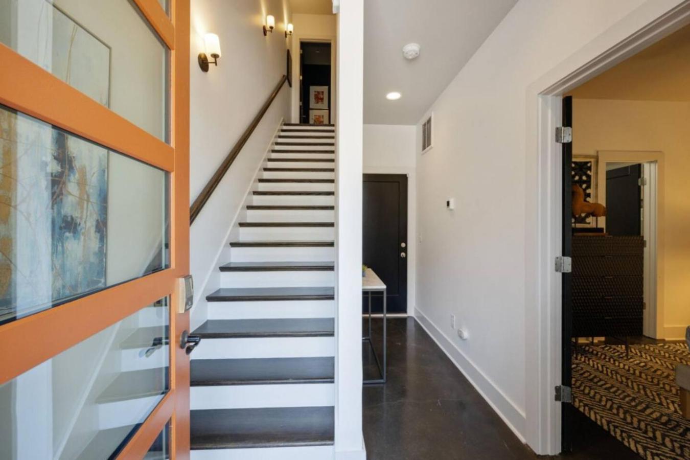 Nashvilla Townhome Gigantic Rooftop Pure Luxury Holiday home *