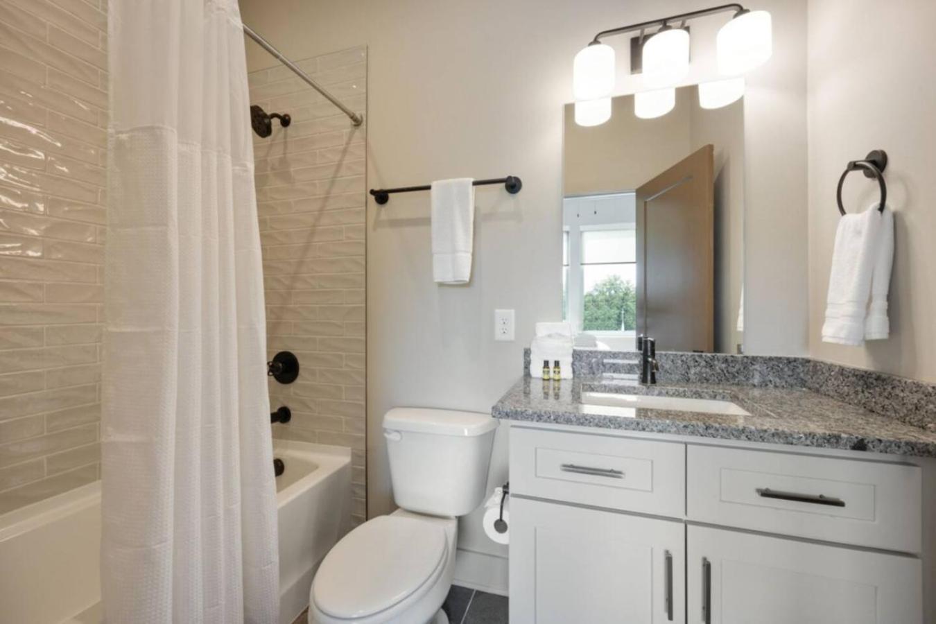 Tennessee Whiskey Townhome 4bd 4.5bth Holiday home