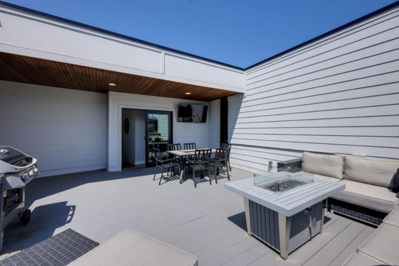 Luxe Rooftop Lounge With Views And Games Nashville
