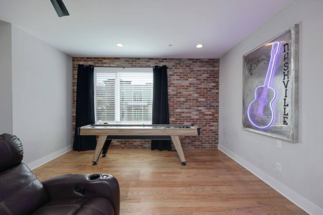 Luxe Rooftop Lounge With Views And Games Holiday home *