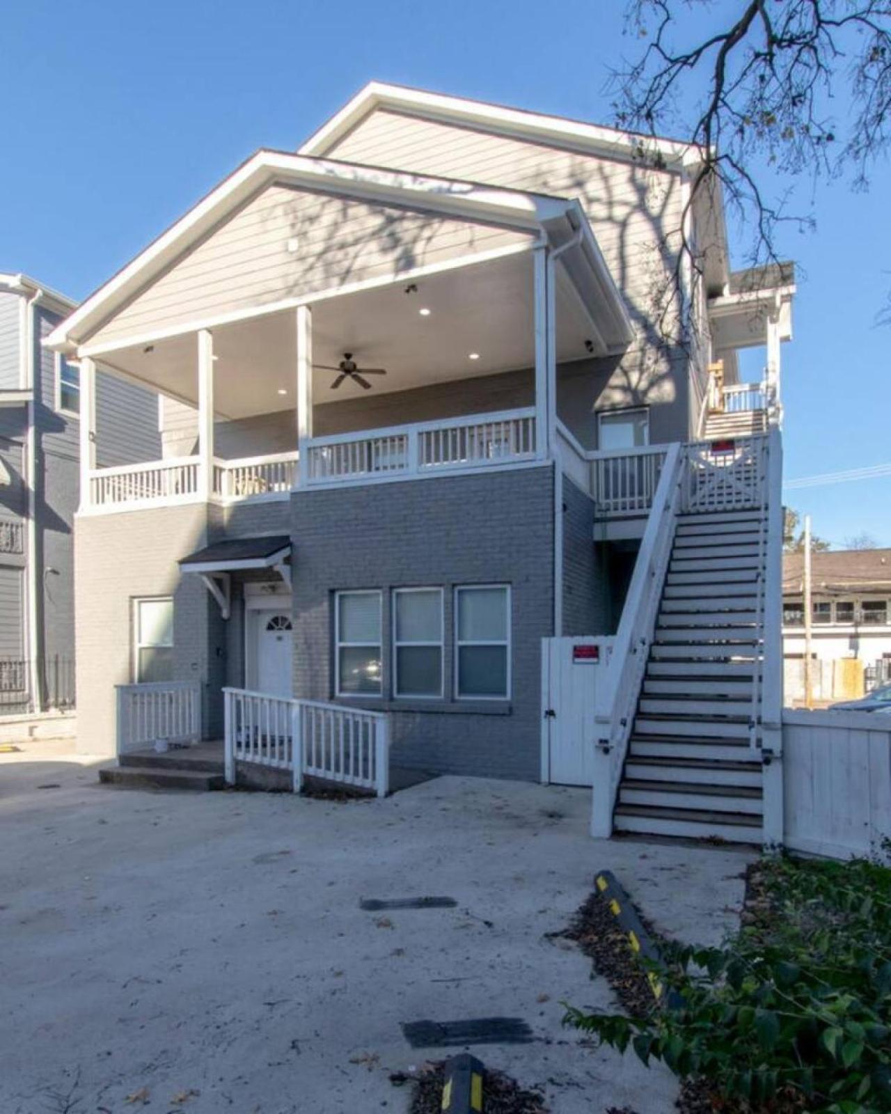 The West End Delight- 8 Min To Broadway Holiday home Nashville
