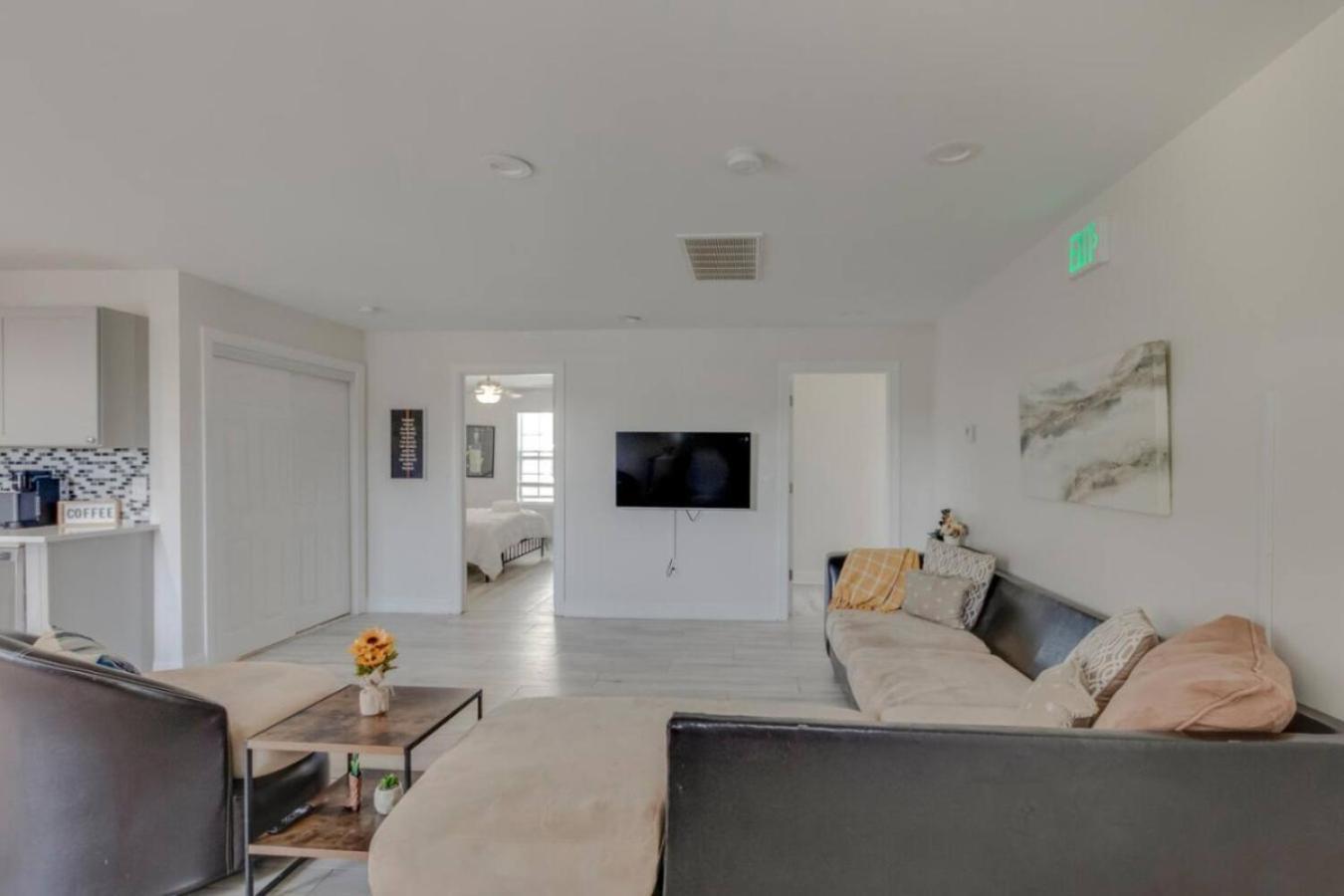 Holiday home The West End Delight- 8 Min To Broadway *