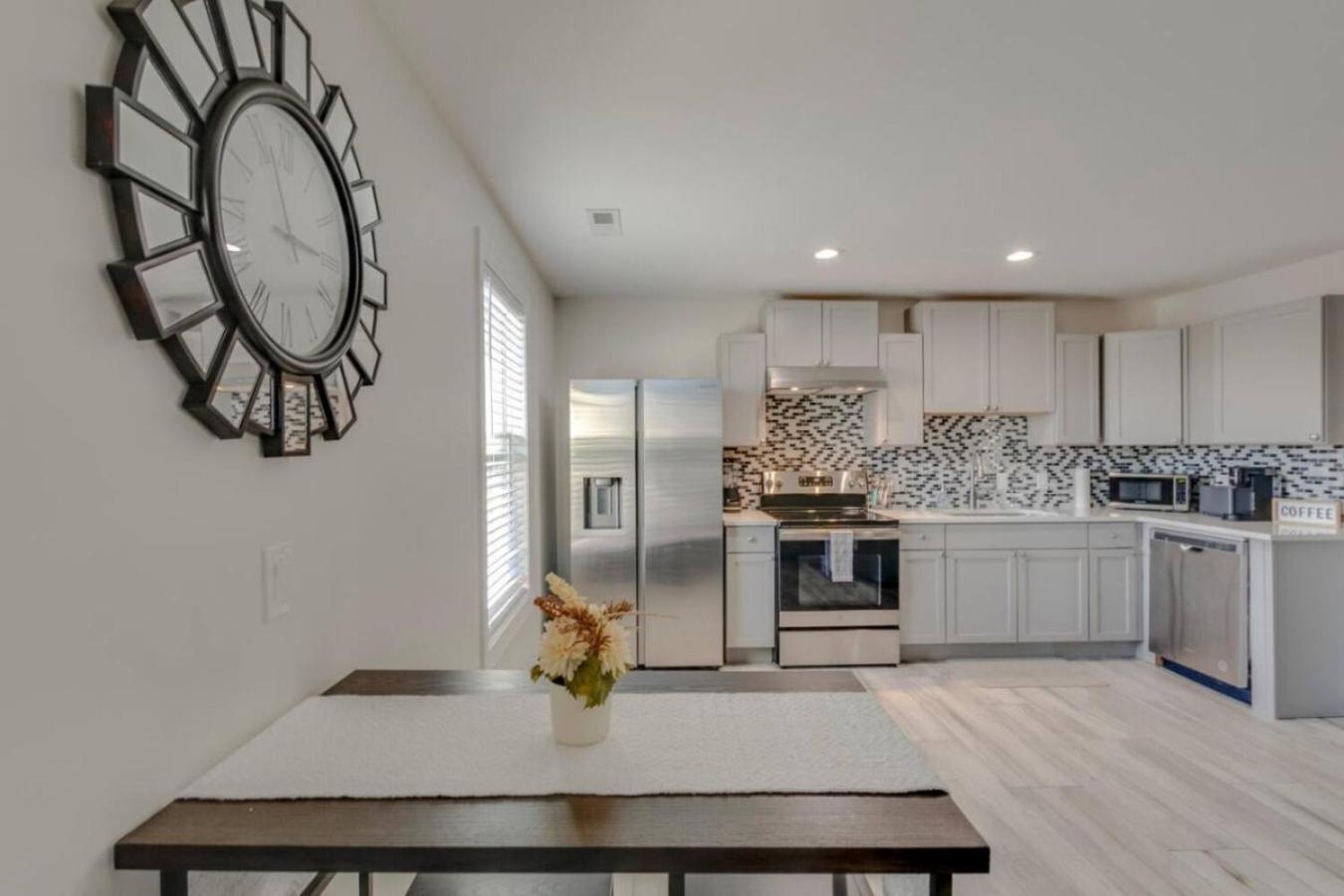 The West End Delight- 8 Min To Broadway Holiday home Nashville