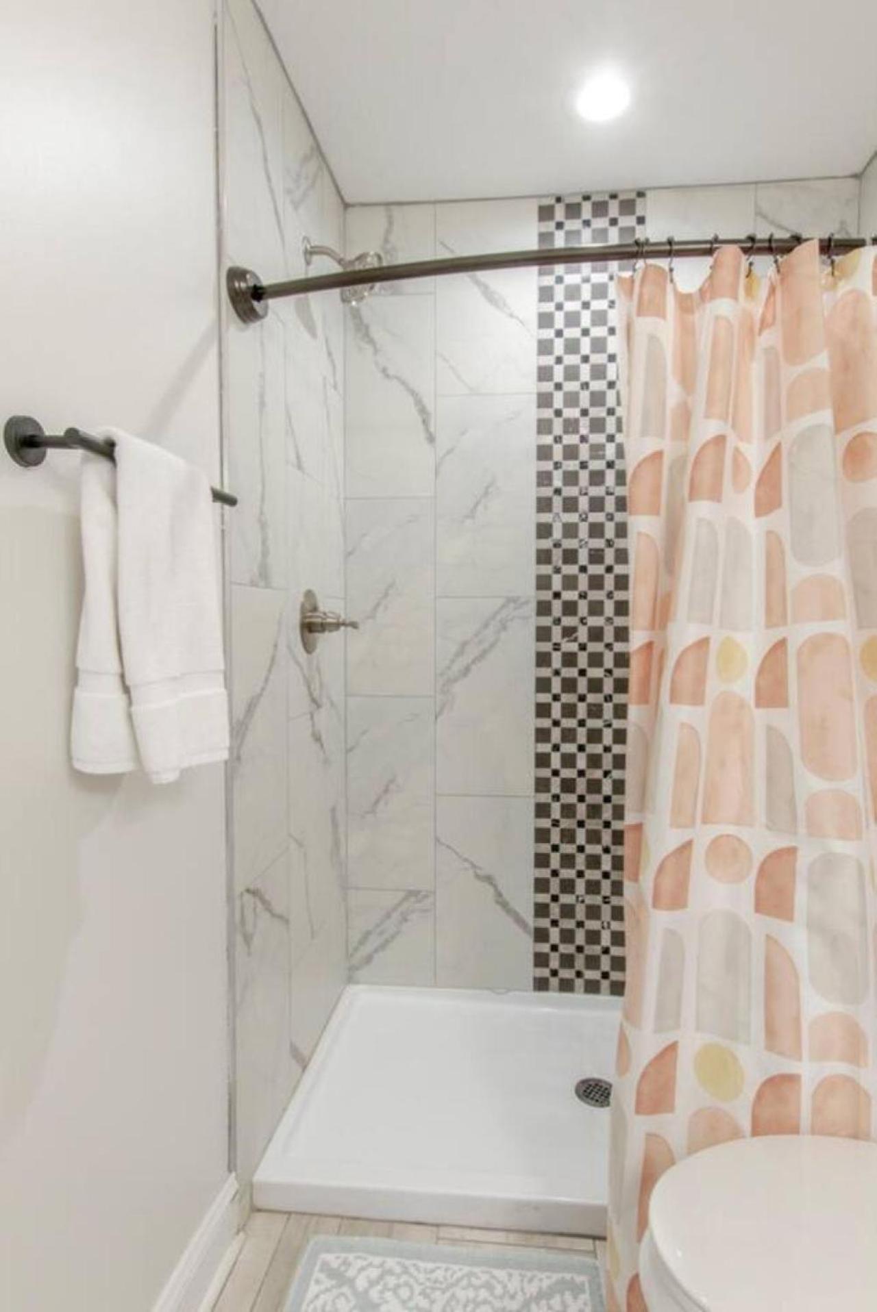 The West End Delight- 8 Min To Broadway Holiday home Nashville