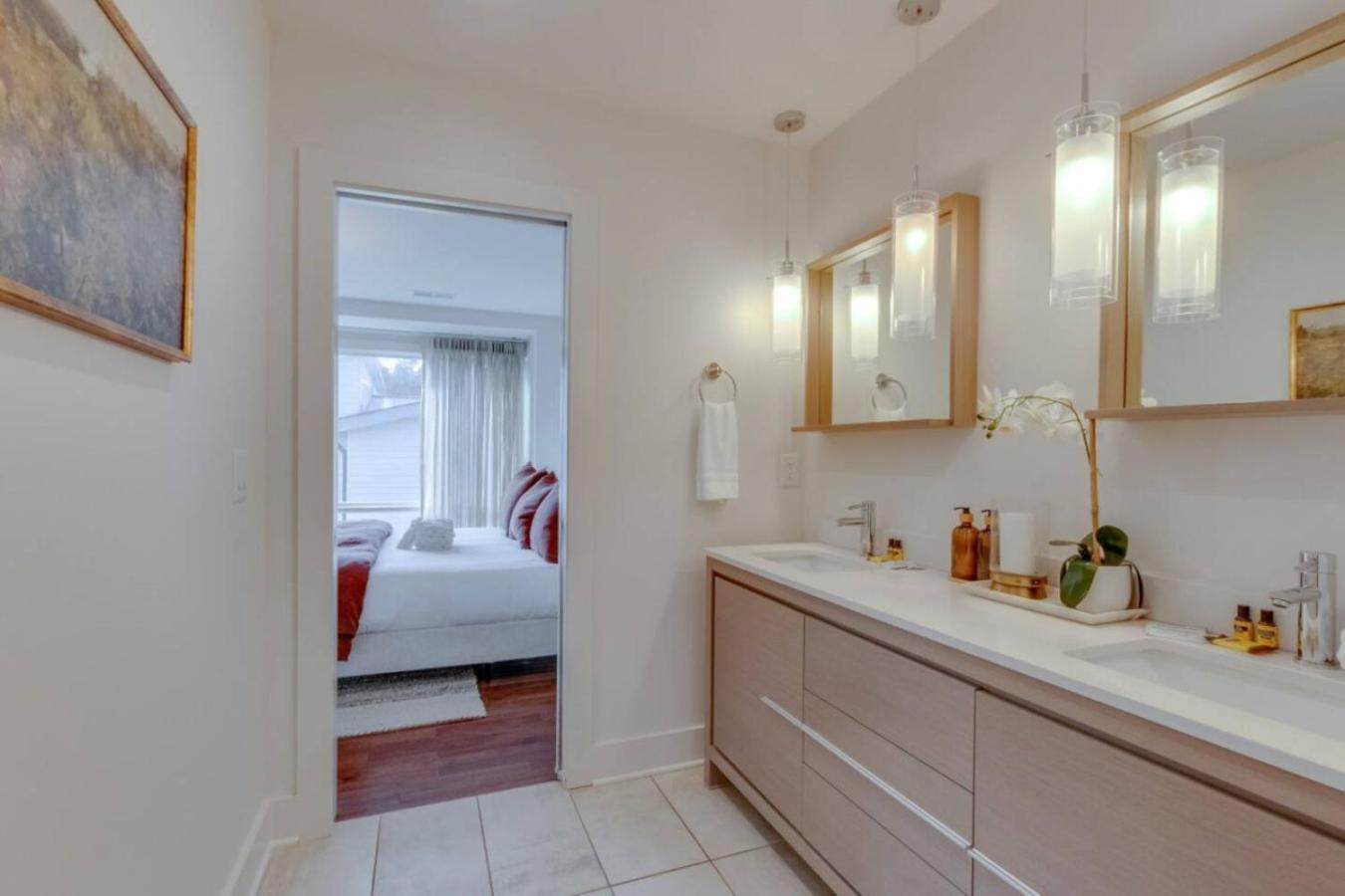Modern 4 Bedroom 2.5 Bath Gorgeous Getaway Nashville