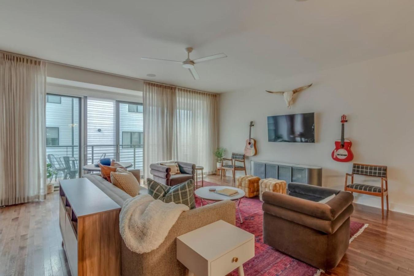 Modern 4 Bedroom 2.5 Bath Gorgeous Getaway Holiday home Nashville