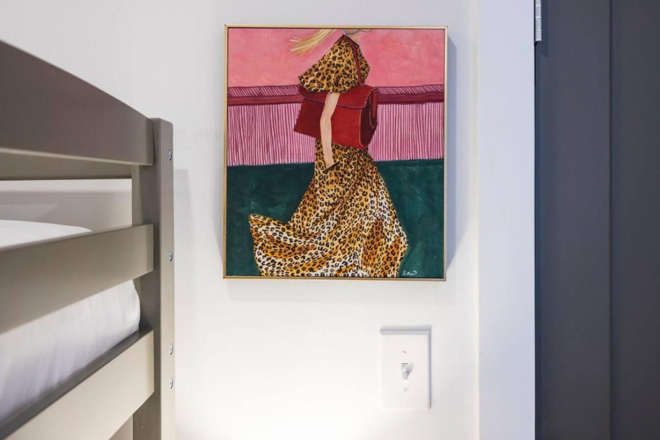 Beautiful Townhomes 2 Units With Outdoor Patios Holiday home *