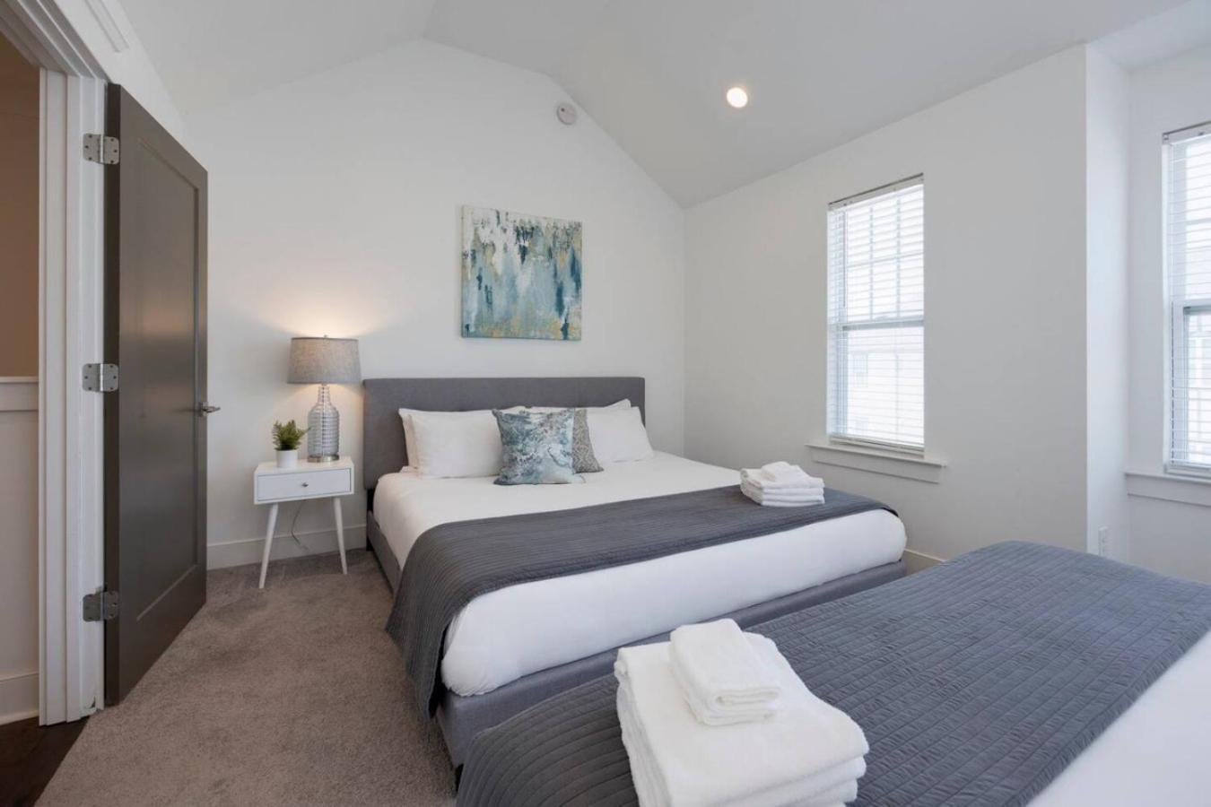 Holiday home Beautiful Townhomes 2 Units With Outdoor Patios