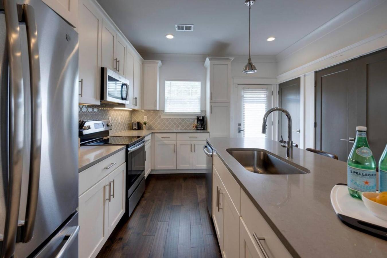 Holiday home Beautiful Townhomes 2 Units With Outdoor Patios *