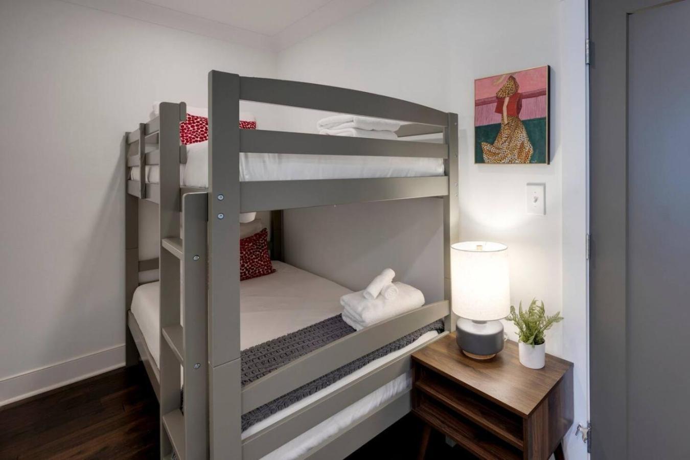 Beautiful Townhomes 2 Units With Outdoor Patios Holiday home *