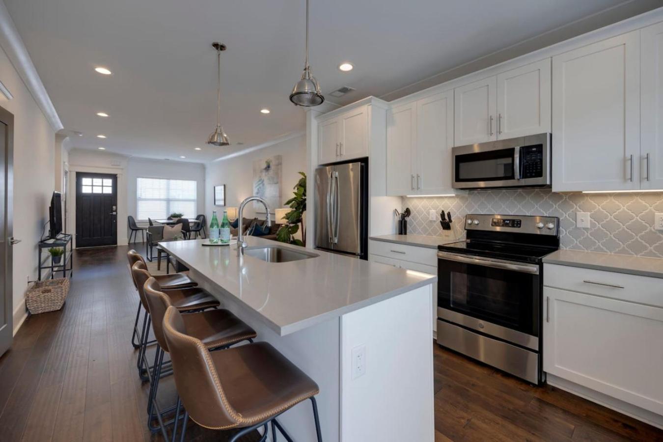 Beautiful Townhomes 2 Units With Outdoor Patios Holiday home Nashville