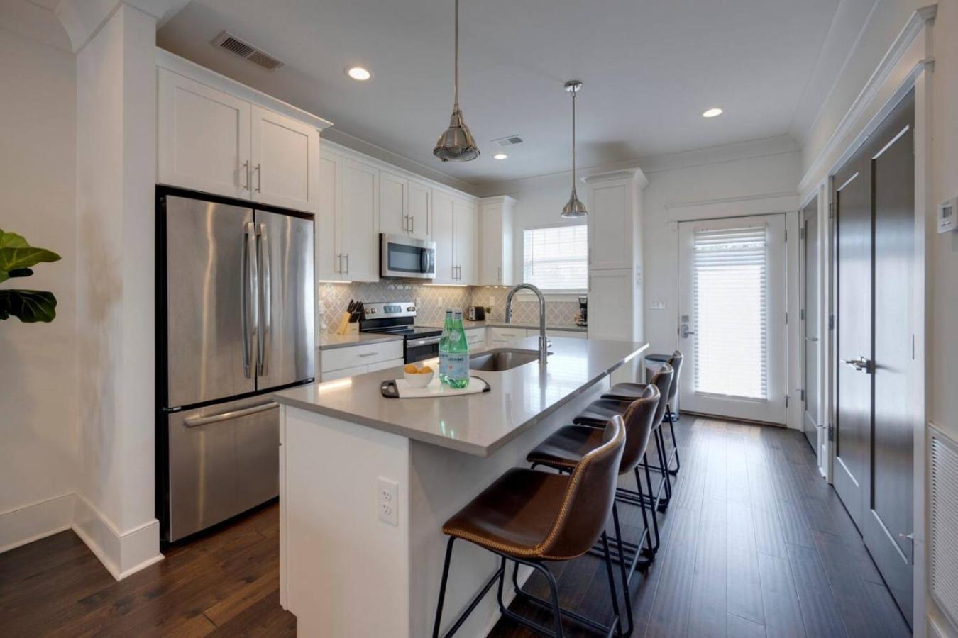 Beautiful Townhomes 2 Units With Outdoor Patios * Nashville